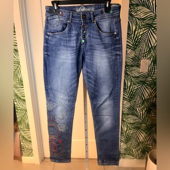 Desigual Women’s Embroidered Love Boyfriend Jeans Size 26 - Picture 2 of 14
